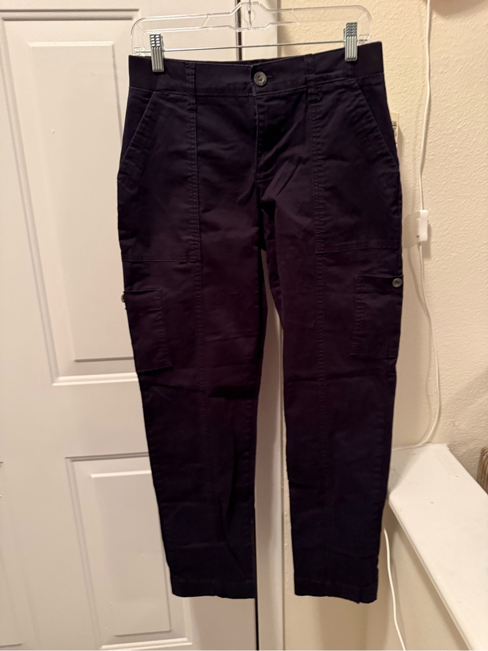 Women's Straight Leg Cargo Pants in black - Classic Everyday